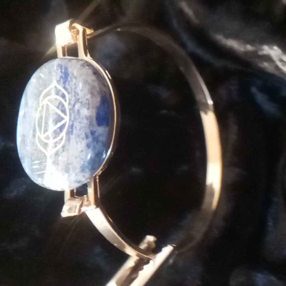 Gold tone bracelet with cats eye stone. Symbolizing the third eye chakra.